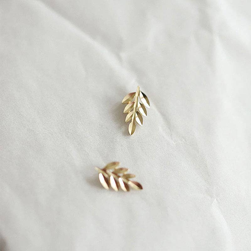 Coming Soon♡Dainty Gold Small Leaf Stud Earrings
