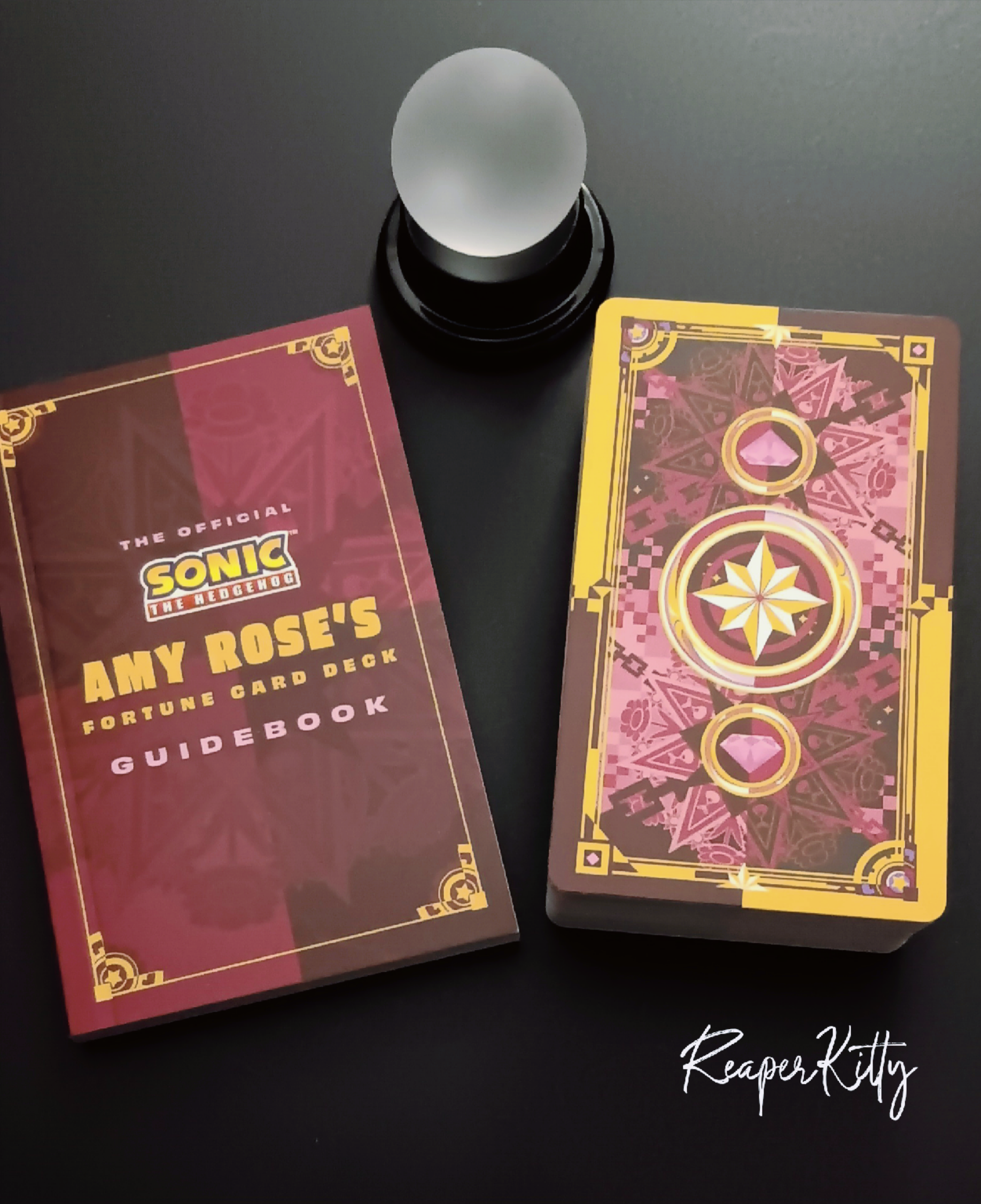 The Official Sonic the Hedgehog: Amy Rose's Fortune Card Deck
